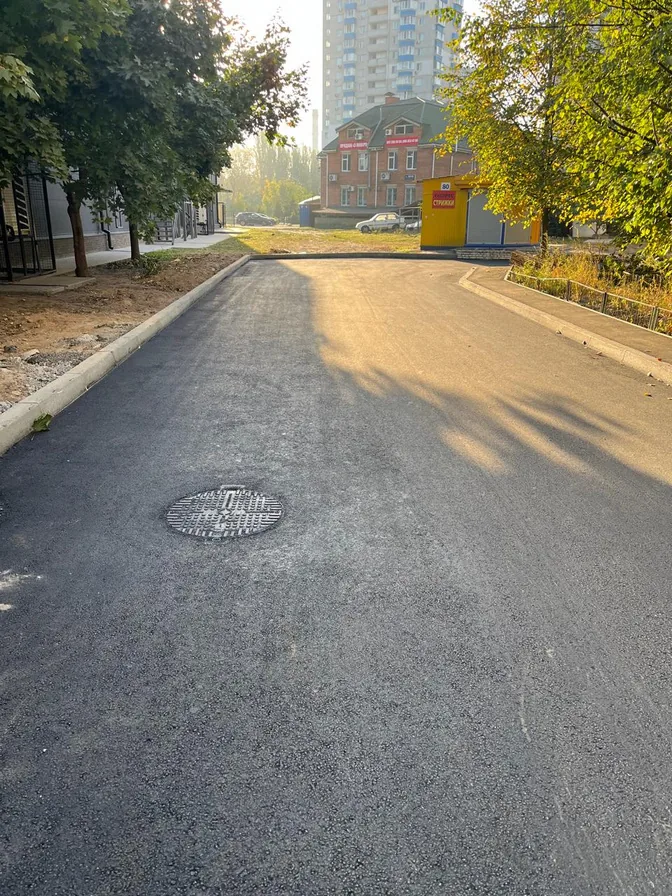 Внутрішньоквартальні проїзди та тротуари
